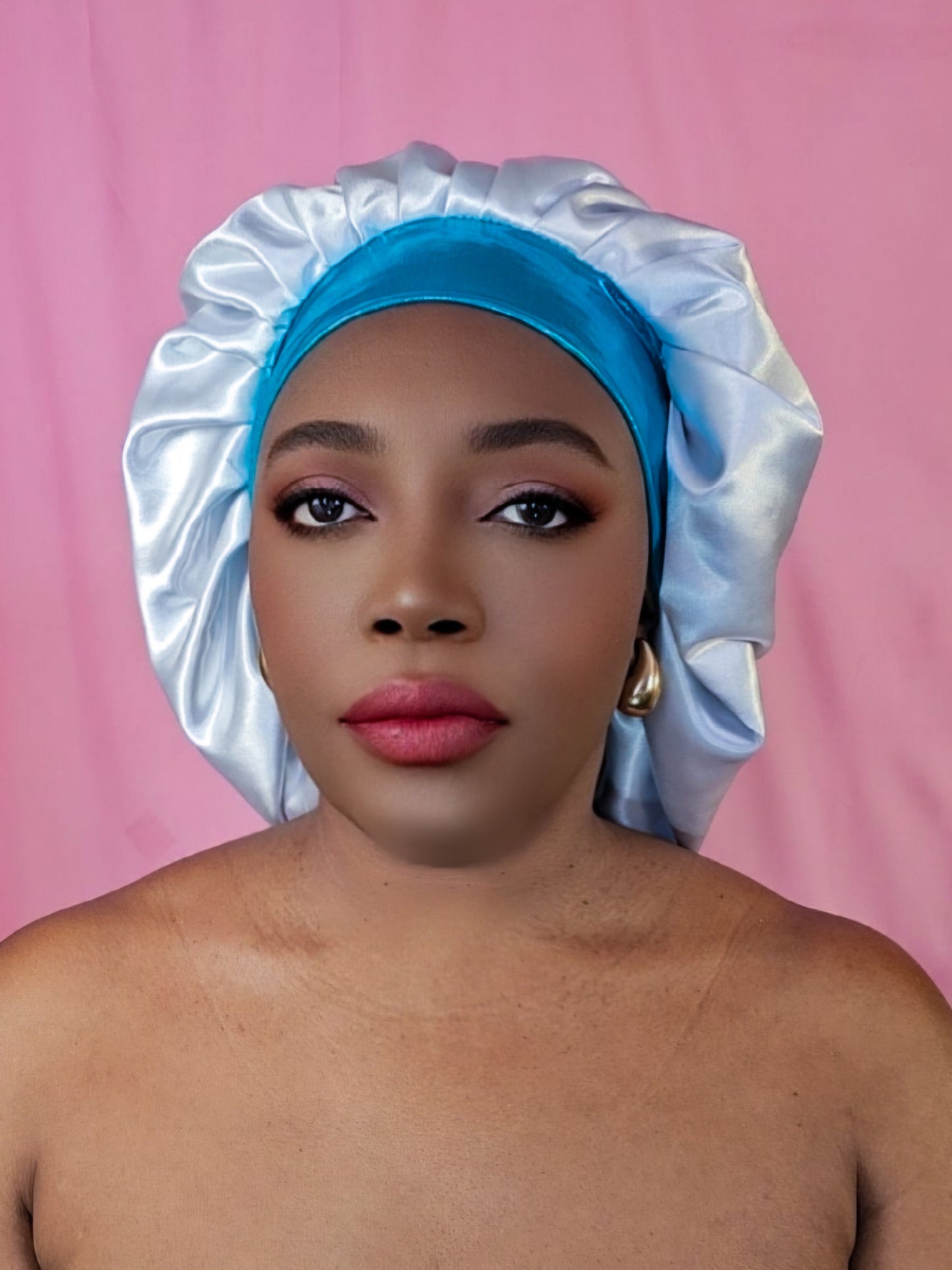 Bonnet en satin chantilly -Bleu roi (no8)