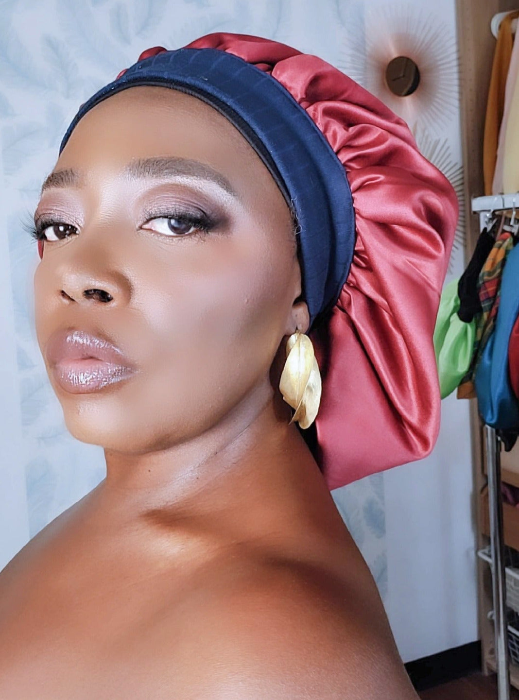 Bonnet en satin bandeau L -BORDEAU